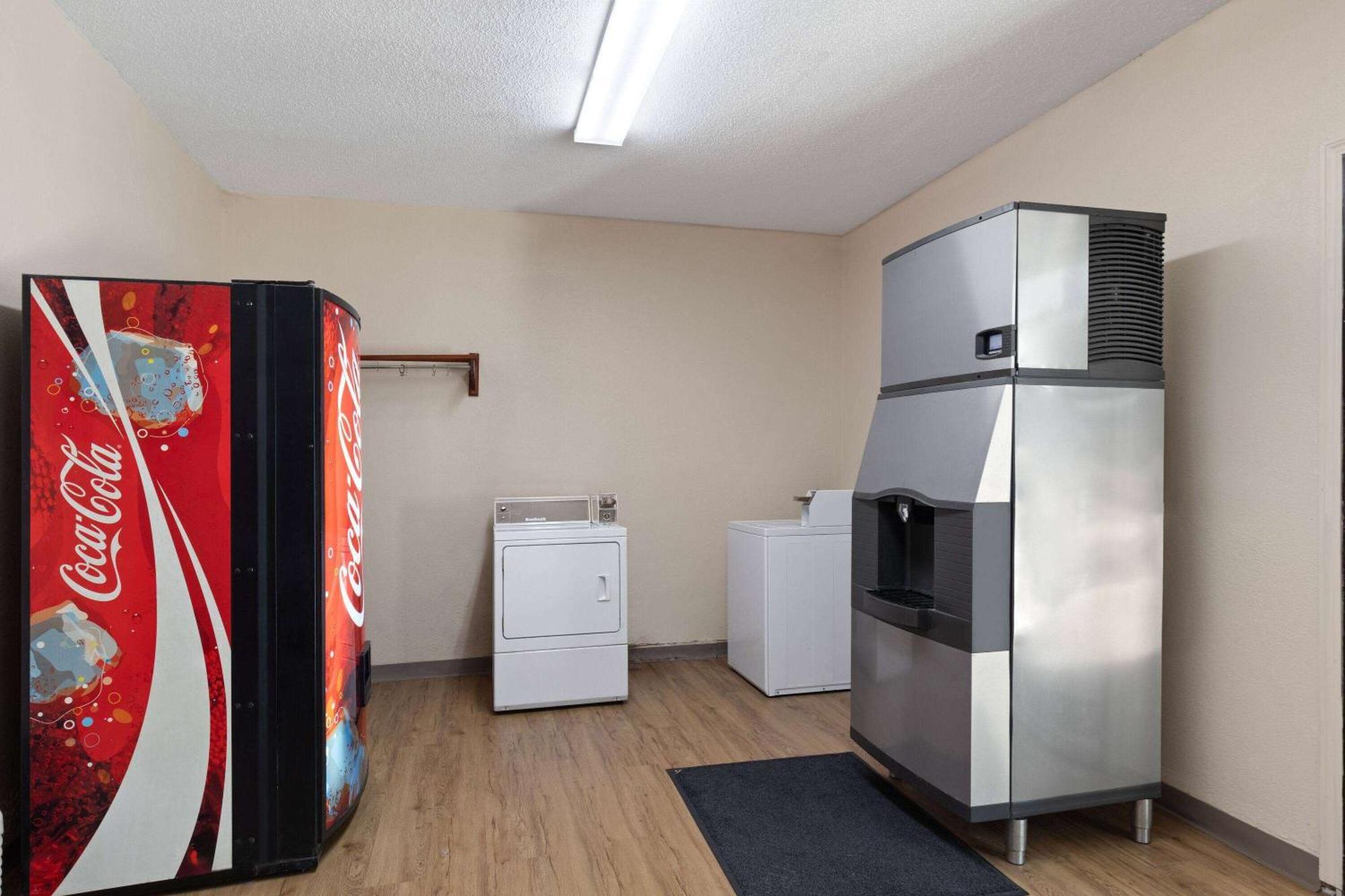 Super 8 By Wyndham Fort Mitchell Cincinnati Area Buitenkant foto