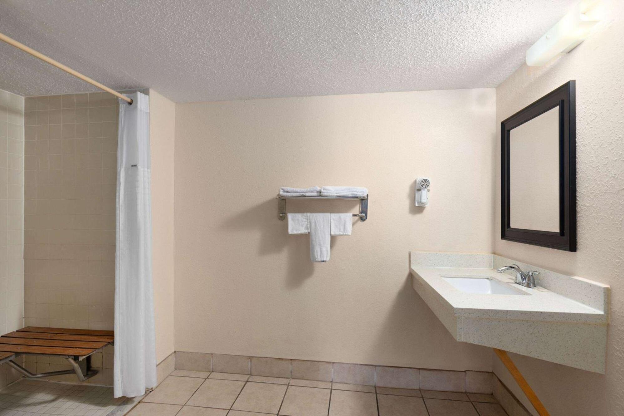 Super 8 By Wyndham Fort Mitchell Cincinnati Area Buitenkant foto